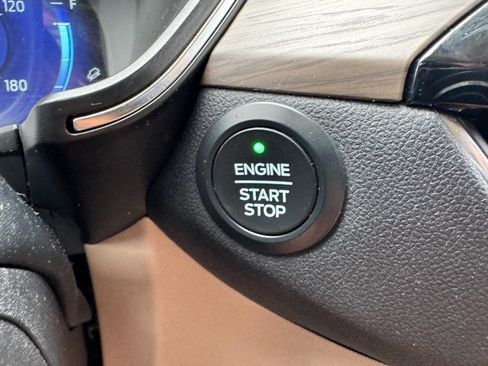 Used 2020 Ford Escape Titanium FWD image 22