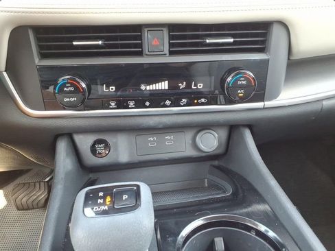 Used 2025 Nissan Rogue SV FWD image 21