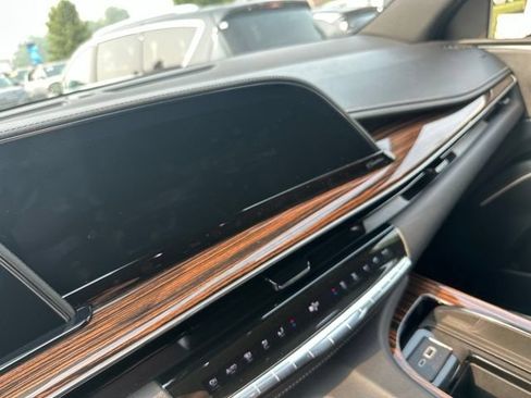 Used 2024 Cadillac Escalade ESV Luxury AWD/4WD image 9