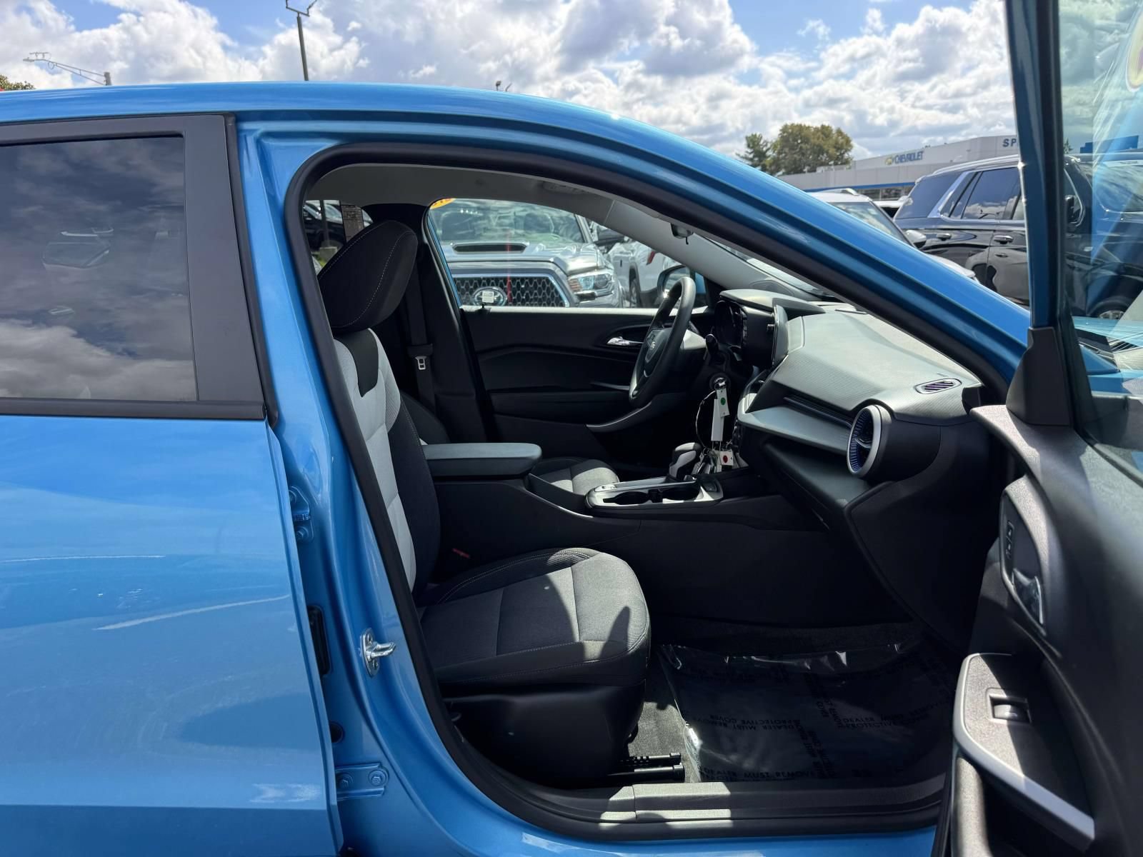 Used 2025 Chevrolet Trax LS w/ LS Convenience Package FWD image 15