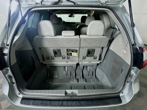 Used 2020 Toyota Sienna XLE Premium FWD image 30