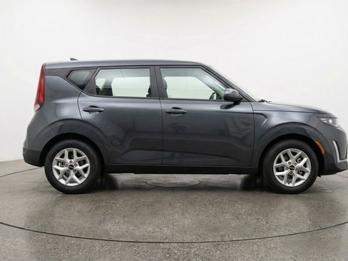 Used 2025 Kia Soul LX w/ LX Technology Package FWD image 11