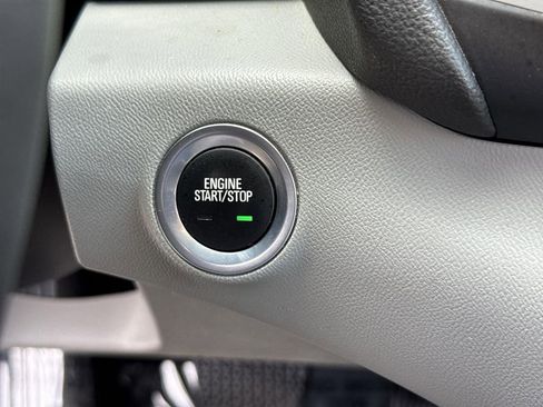 Used 2024 GMC Terrain SLT image 15