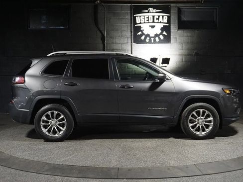 Used 2019 Jeep Cherokee Latitude Plus w/ Cold Weather Group AWD/4WD image 7
