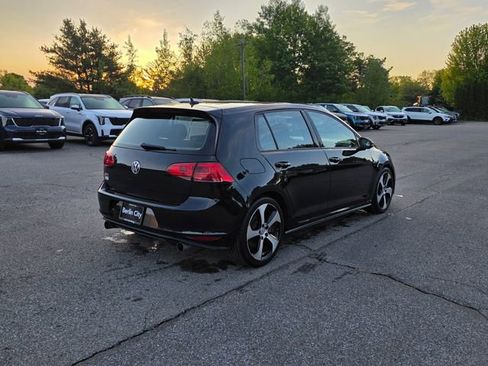 Used 2017 Volkswagen GTI SE FWD image 8
