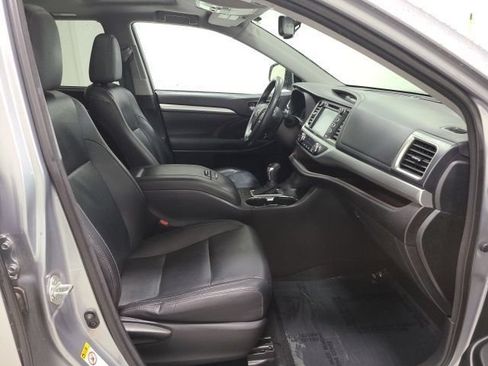 Used 2014 Toyota Highlander XLE AWD/4WD image 12