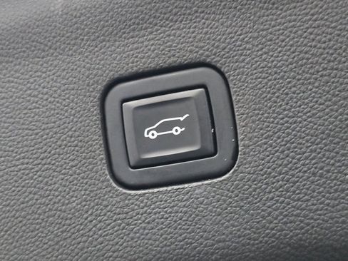 Used 2022 Buick Enclave Premium w/ Experience Buick Package image 19