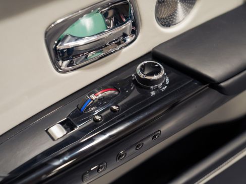 Used 2020 Rolls-Royce Phantom Sedan RWD image 63