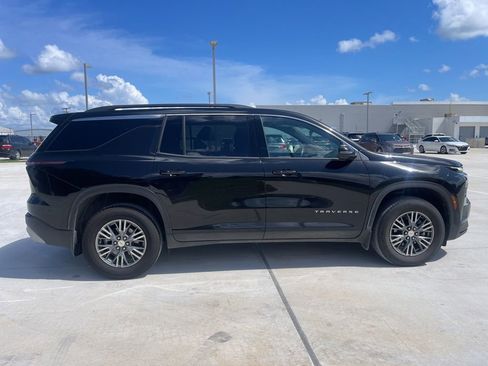 Used 2024 Chevrolet Traverse LT w/ LPO, Floor Liner Package FWD image 4