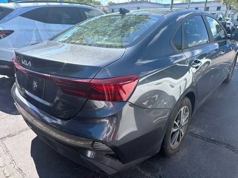 Used 2022 Kia Forte LXS w/ LXS Technology Package FWD image 7