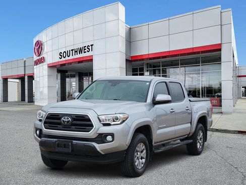 Used 2018 Toyota Tacoma SR5 image 2