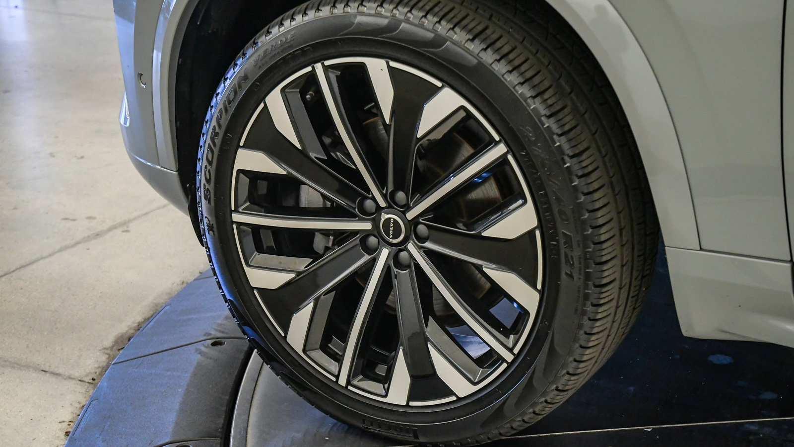 Certified 2026 Volvo XC90 B6 Plus AWD/4WD image 10