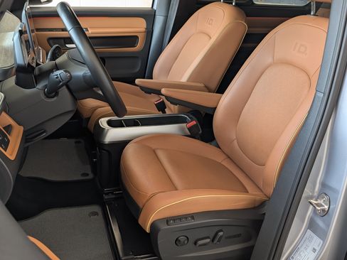Used 2025 Volkswagen ID. Buzz 1st Edition RWD image 17