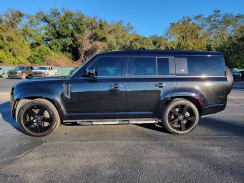Used 2023 Land Rover Defender 130 X-Dynamic SE image 11