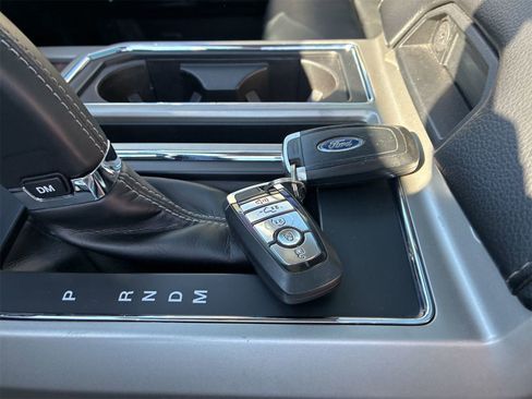 Used 2018 Ford F150 Lariat image 10