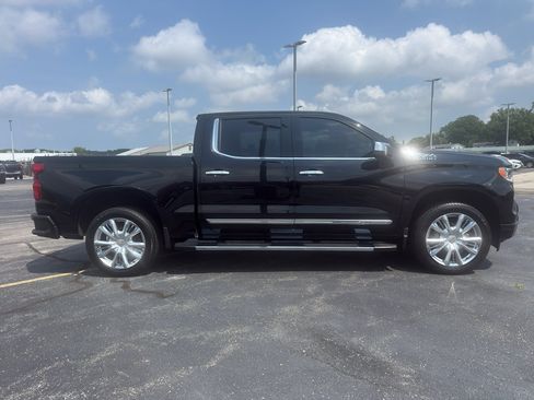 Certified 2025 Chevrolet Silverado 1500 High Country w/ High Country Premium Package AWD/4WD image 4