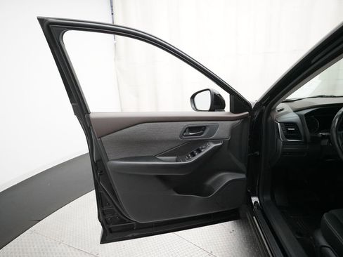 Used 2023 Nissan Rogue S AWD/4WD image 27