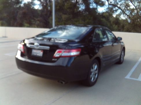 Used 2011 Toyota Camry LE FWD image 6