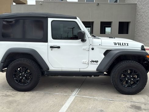 Certified 2020 Jeep Wrangler Sport AWD/4WD image 6