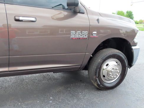 Used 2018 RAM 3500 SLT w/ Luxury Group AWD/4WD image 25