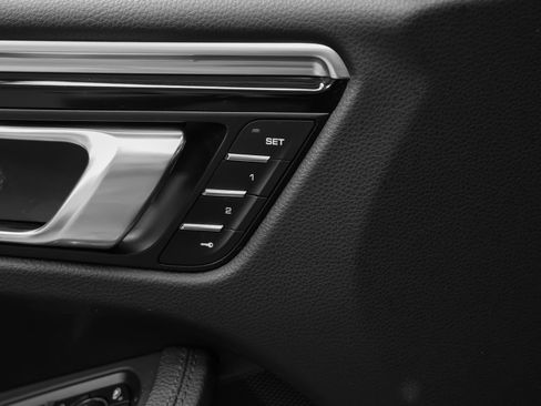 Certified 2021 Porsche Macan AWD/4WD image 25