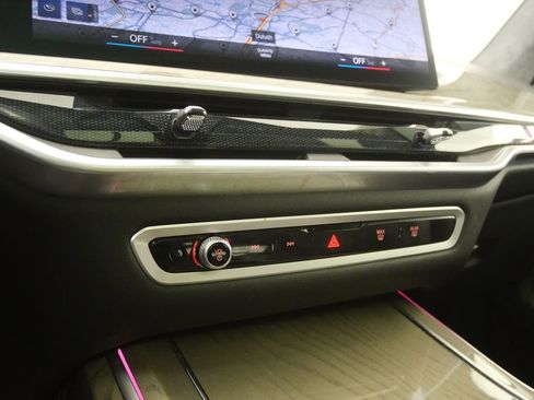 Certified 2023 BMW X7 xDrive40i w/ Premium Package image 27