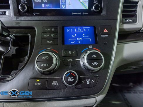 Used 2019 Toyota Sienna XLE w/ XLE Navigation Package AWD/4WD image 20