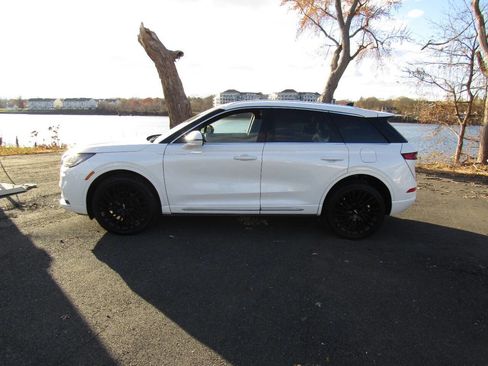 Used 2022 Lincoln Corsair Reserve image 4