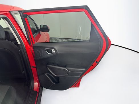 Used 2020 Kia Soul S FWD image 28
