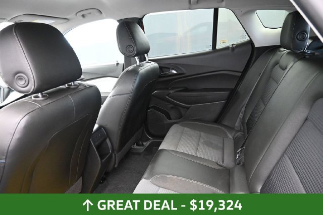 Used 2025 Chevrolet Trax LT FWD image 18