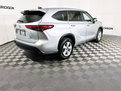 Used 2023 Toyota Highlander L image 3