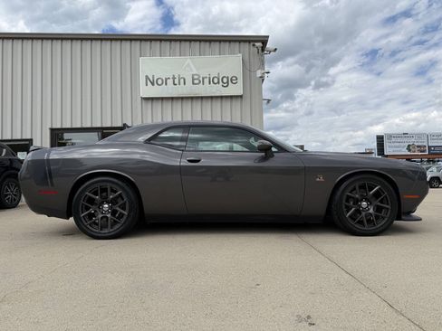 Used 2016 Dodge Challenger R/T Scat Pack w/ Leather Interior Group RWD image 29