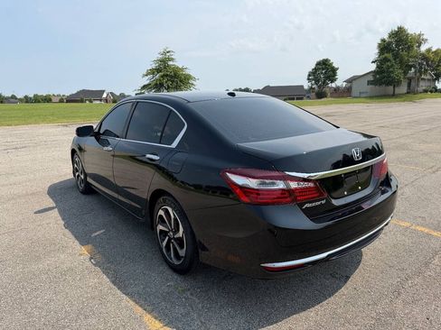Used 2017 Honda Accord EX image 4