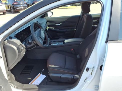 New 2026 Nissan Sentra SR FWD image 6