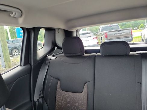 Used 2023 Jeep Renegade Latitude AWD/4WD image 15