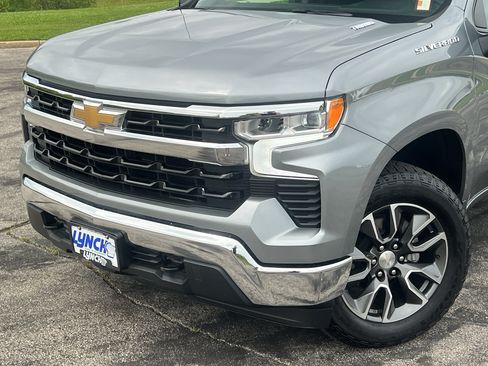 Used 2024 Chevrolet Silverado 1500 LT AWD/4WD image 8