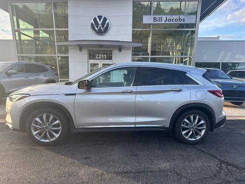 Used 2019 INFINITI QX50 Luxe w/ Navigation Package FWD image 3