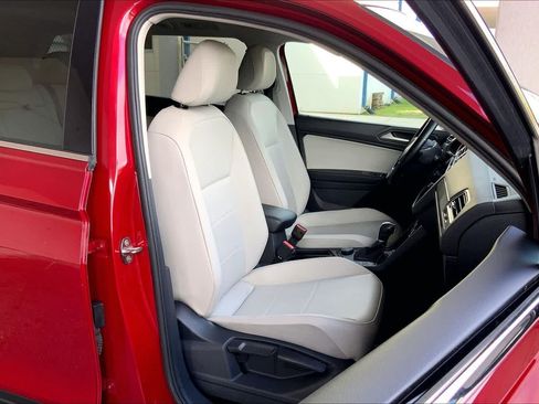 Used 2019 Volkswagen Tiguan SE w/ Panoramic Sunroof Package AWD/4WD image 9