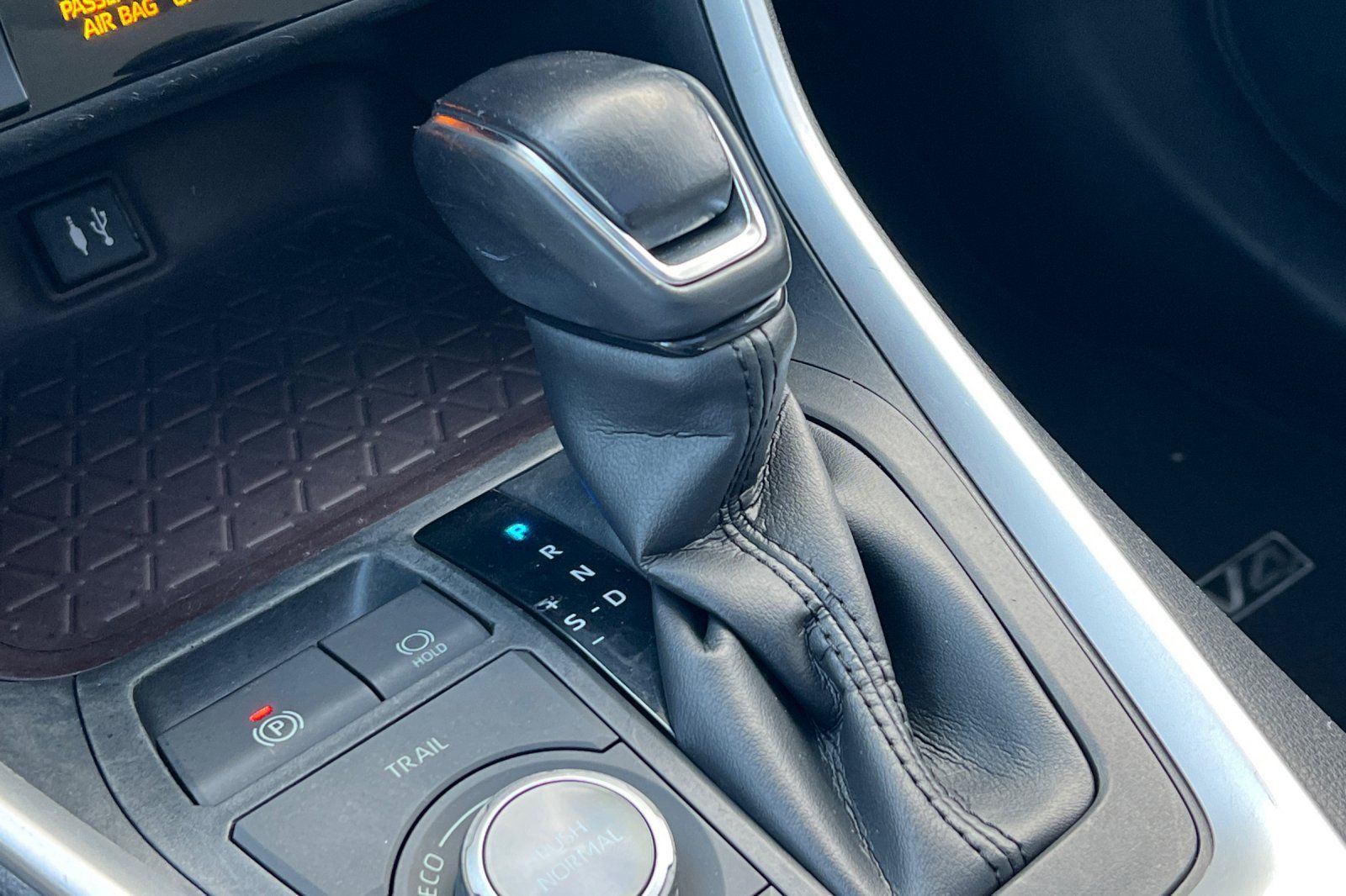 Used 2019 Toyota RAV4 Limited w/ Carpet Mat Package AWD/4WD image 22