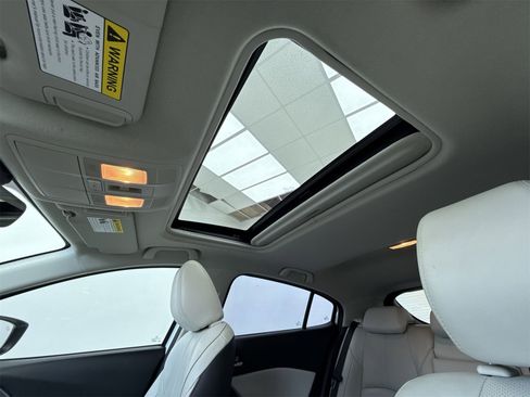 Used 2018 MAZDA MAZDA3 Grand Touring image 39