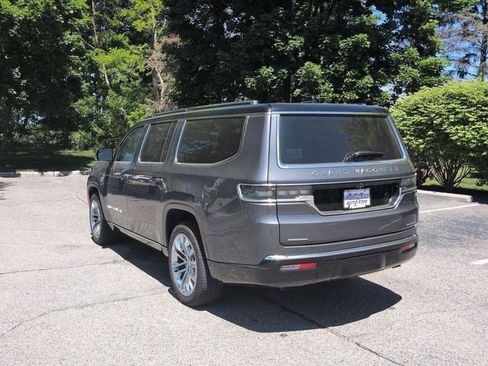 Used 2023 Jeep Grand Wagoneer L Series II w/ Premium Group II AWD/4WD image 5