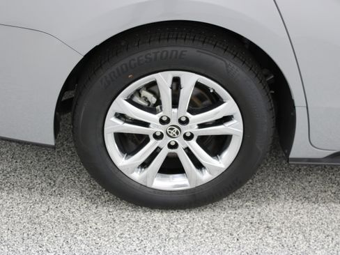 Used 2023 Toyota Sienna XSE w/ XSE Plus Package AWD/4WD image 6