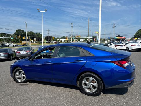 Used 2022 Hyundai Elantra SE w/ Preferred Accessory Package FWD image 6