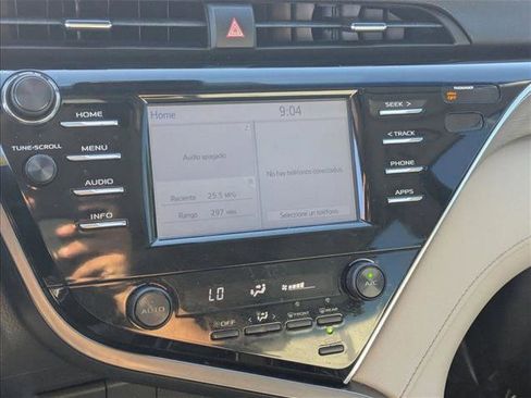 Used 2018 Toyota Camry SE image 12