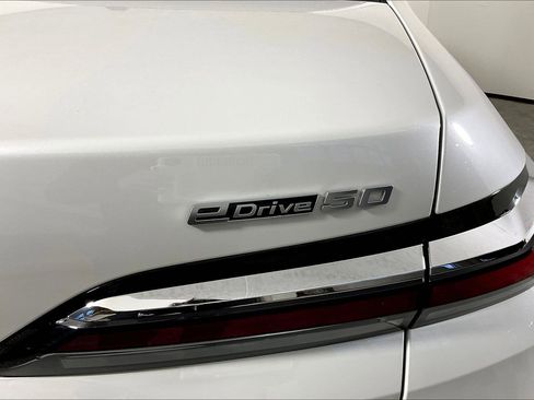 Certified 2024 BMW i7 eDrive50 image 32