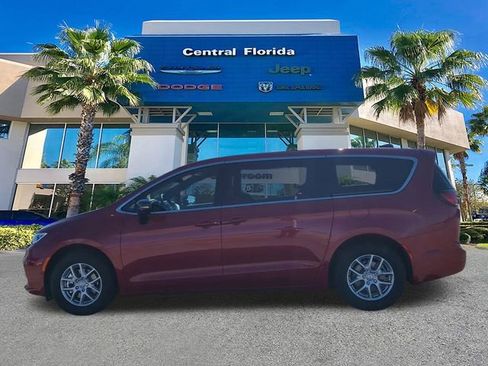 New 2026 Chrysler Pacifica Select image 8