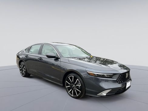 Used 2025 Honda Accord Touring image 11