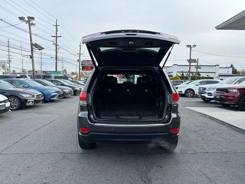 Used 2018 Jeep Grand Cherokee Limited w/ Luxury Group II image 33