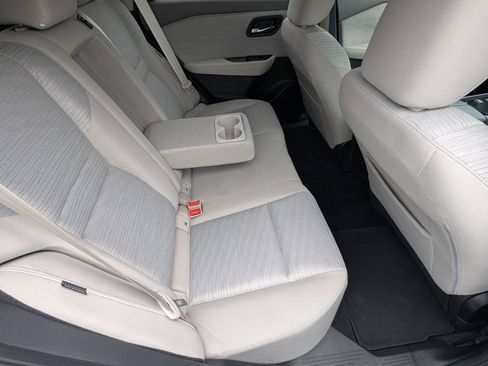Used 2021 Nissan Rogue SV FWD image 14
