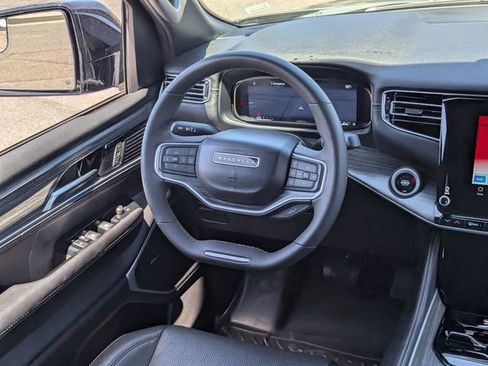 Used 2024 Jeep Wagoneer Series II w/ Flexible Seating Group AWD/4WD image 15